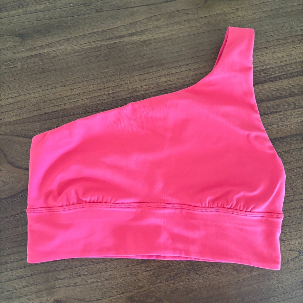 Lululemon Align Asymmetrical Bra Size 8 Color Lip Gloss Excellent Condition